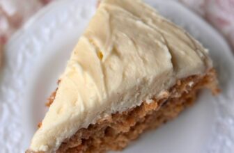 CARROT CAKE WITH PINEAPPLE AND COCONUT