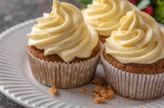 Gingerbread Cupcakes | Cookies & Cups