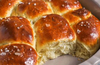 Herby Garlic Dinner Rolls – Spend With Pennies